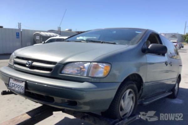 Photo of 1999 Toyota Sienna
