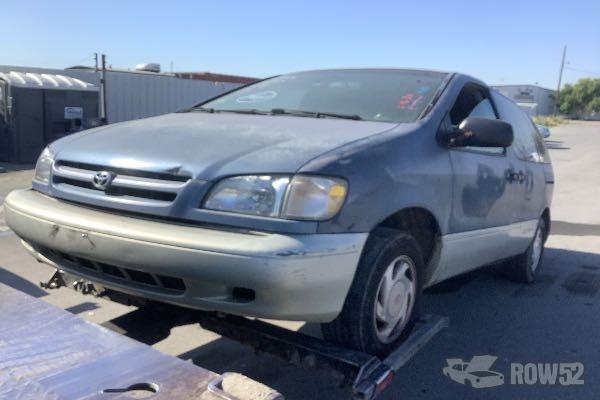 Photo of 1999 Toyota Sienna