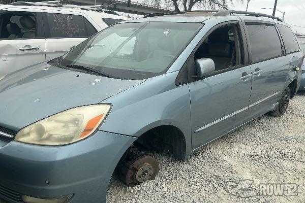 Photo of 2004 Toyota Sienna