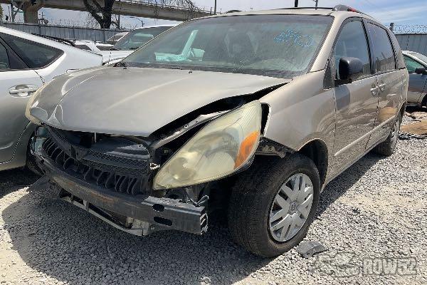 Photo of 2005 Toyota Sienna