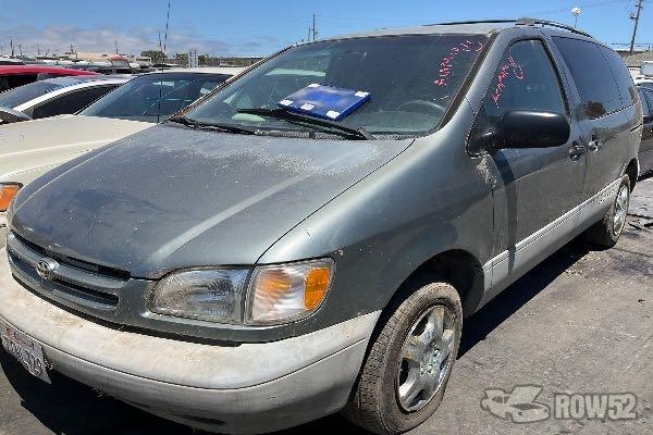 Photo of 1998 Toyota Sienna