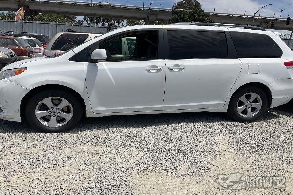 Photo of 2011 Toyota Sienna