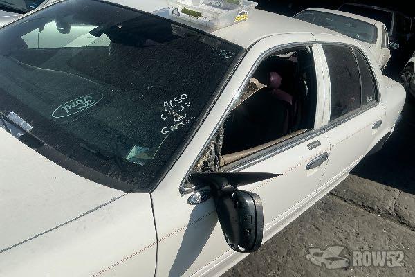 Photo of 2000 Ford Crown Victoria