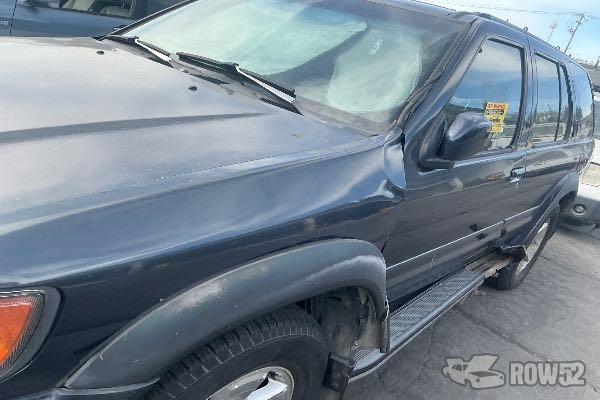 Photo of 1999 Infiniti QX4