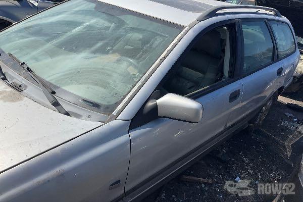 Photo of 2000 Volvo V40
