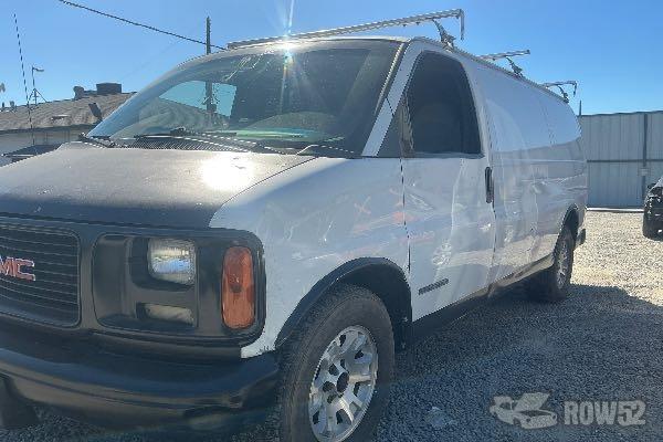 Photo of 2002 GMC Savana