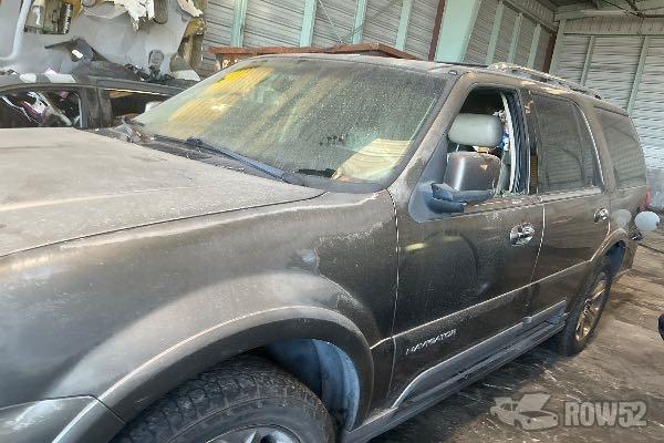 Photo of 2003 Lincoln Navigator