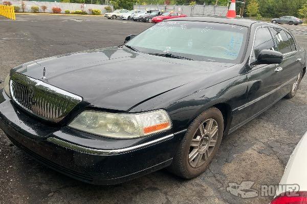 Photo of 2009 Lincoln Town Car