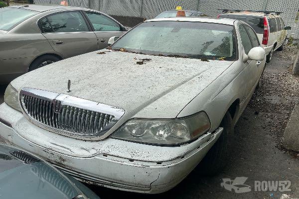 Photo of 2003 Lincoln Town Car
