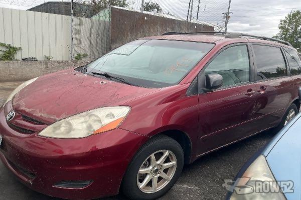 Photo of 2008 Toyota Sienna