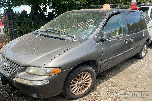 Photo of 1999 Chrysler Town & Country