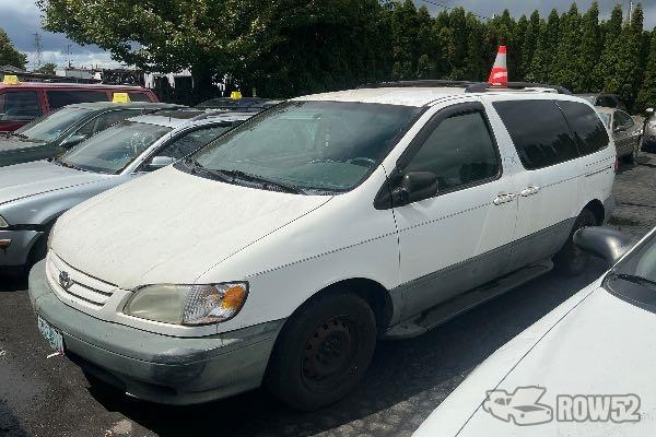 Photo of 2003 Toyota Sienna