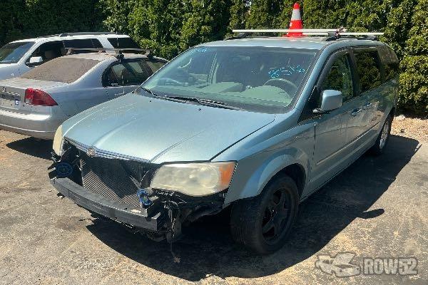 Photo of 2010 Chrysler Town & Country