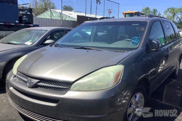 Photo of 2004 Toyota Sienna