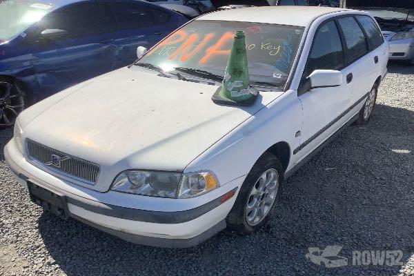 Photo of 2000 Volvo V40