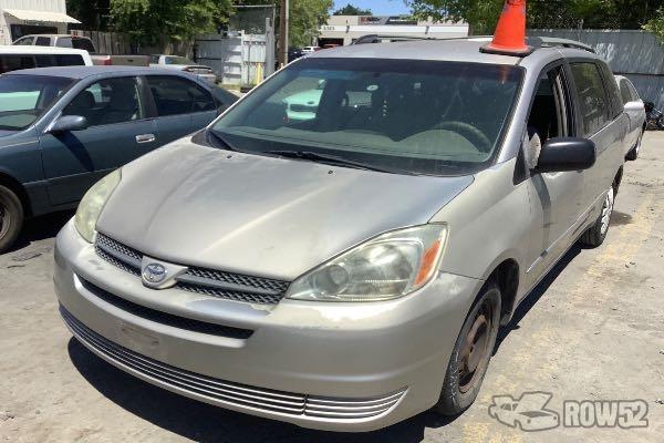 Photo of 2005 Toyota Sienna