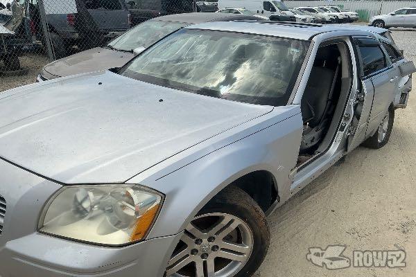 Photo of 2005 Dodge Magnum