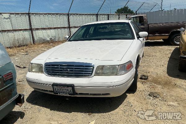 Photo of 2001 Ford Crown Victoria