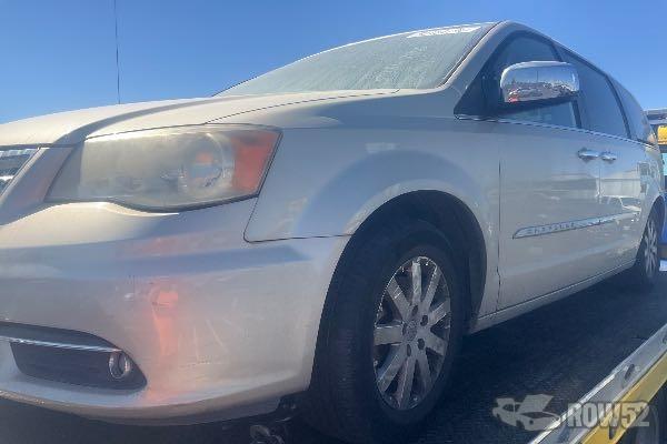 Photo of 2012 Chrysler Town & Country