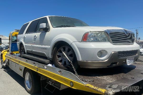 Photo of 2004 Lincoln Navigator