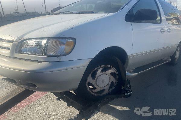 Photo of 1998 Toyota Sienna