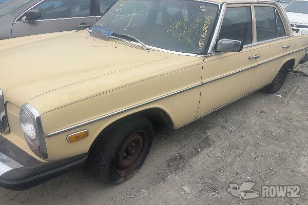 Photo of 1975 Mercedes-Benz 240