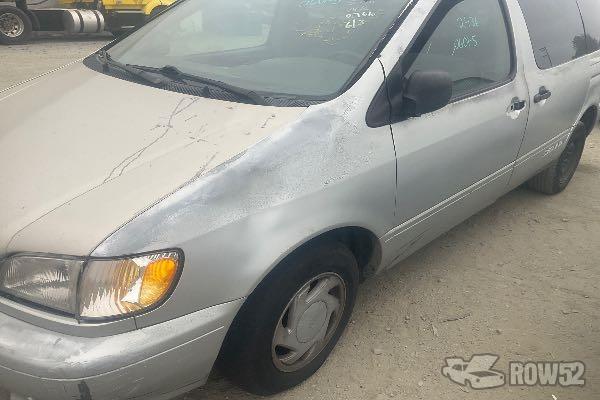 Photo of 2003 Toyota Sienna