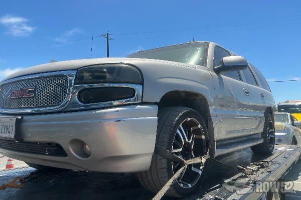 Photo of 2005 GMC Yukon Denali