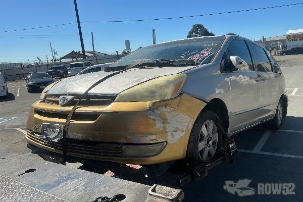 Photo of 2004 Toyota Sienna