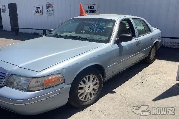 Photo of 2004 Ford Crown Victoria
