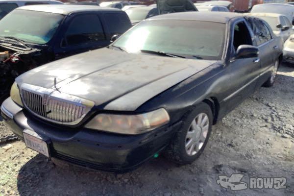 Photo of 2005 Lincoln Town Car