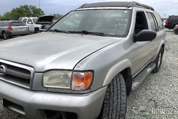 Photo of 2002 Nissan Pathfinder