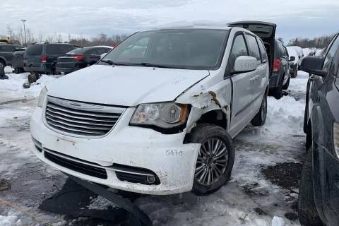 Photo of 2015 Chrysler Town & Country
