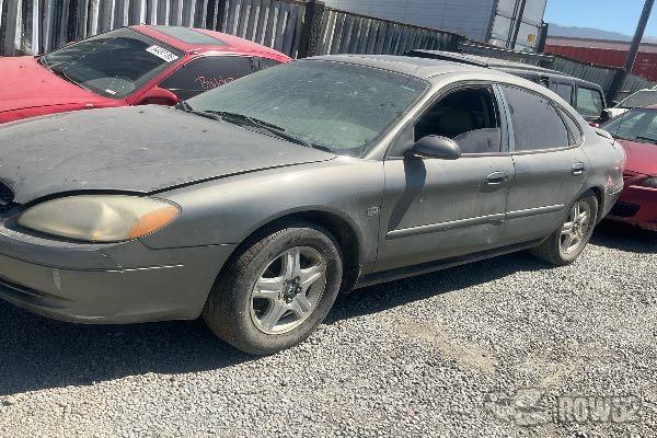 Photo of 2002 Ford Taurus