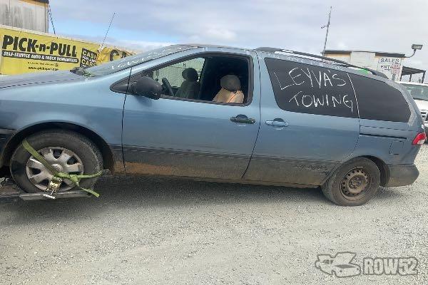 Photo of 2001 Toyota Sienna