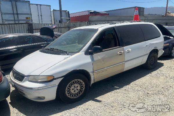 Photo of 1996 Chrysler Town & Country