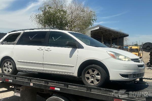 Photo of 2004 Toyota Sienna