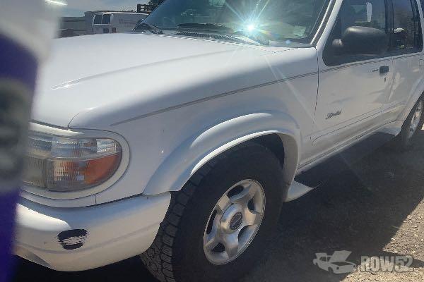 Photo of 2000 Ford Explorer
