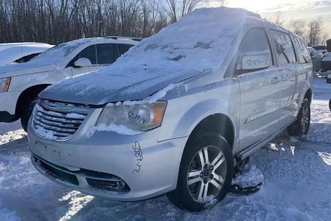 Photo of 2012 Chrysler Town & Country