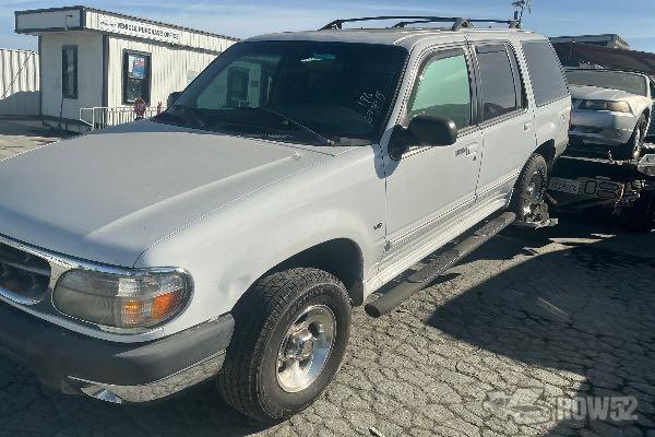 Photo of 2000 Ford Explorer