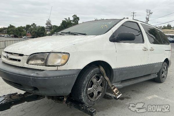 Photo of 1999 Toyota Sienna