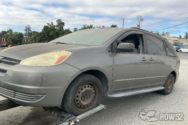 Photo of 2004 Toyota Sienna