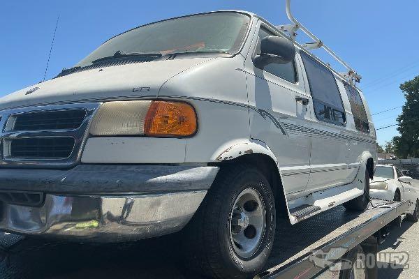 Photo of 2000 Dodge Ram Van