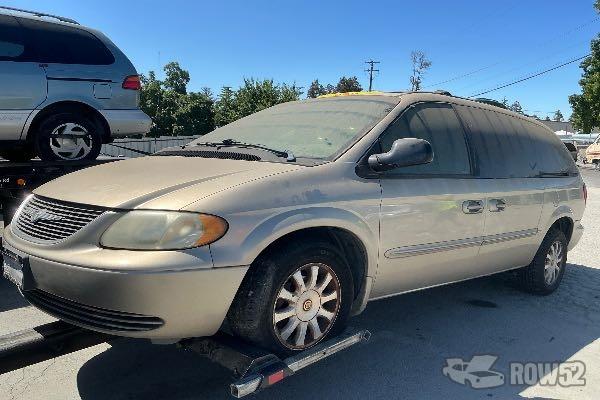 Photo of 2002 Chrysler Town & Country