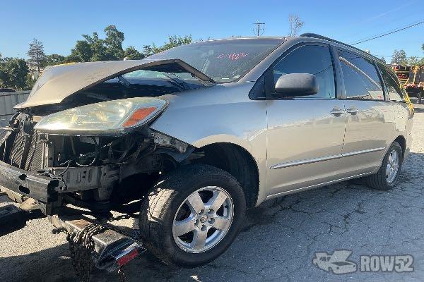 Photo of 2004 Toyota Sienna