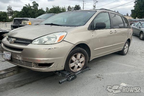 Photo of 2004 Toyota Sienna
