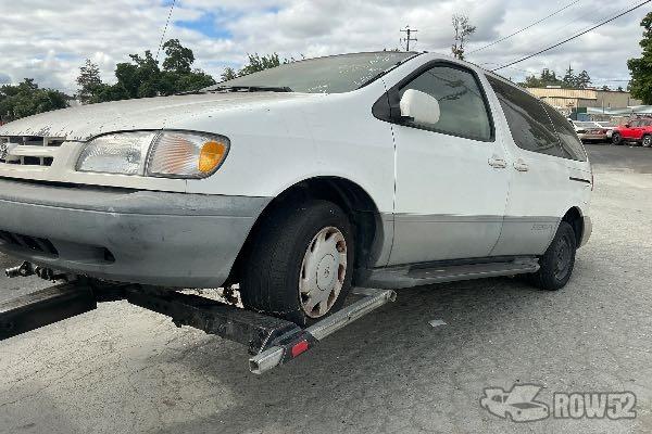 Photo of 2000 Toyota Sienna