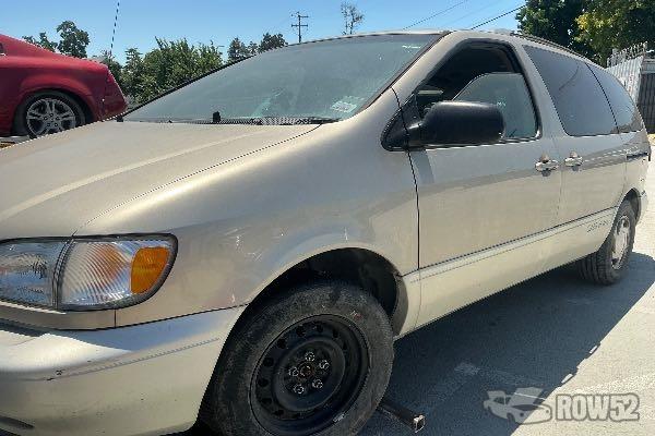 Photo of 2000 Toyota Sienna