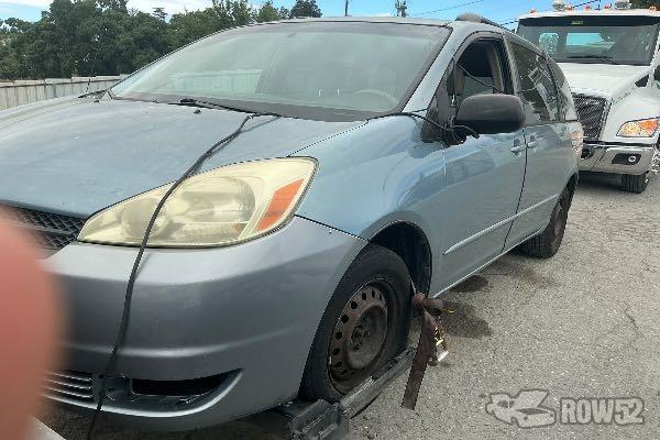Photo of 2005 Toyota Sienna