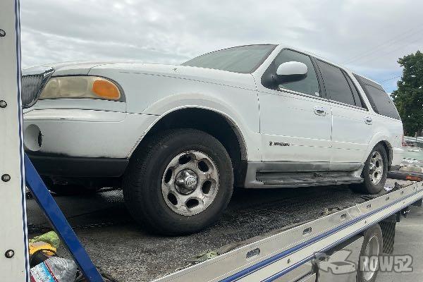 Photo of 2000 Lincoln Navigator